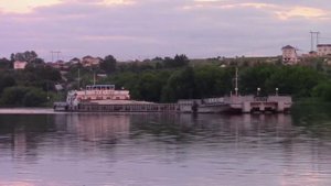 Рейс груженого сухогруза Ока-15, по вечерней глади Москва-реки!