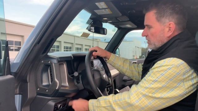 2023 Ford Bronco Outer Banks Azure Gray Bronco Walk Around смотреть онлайн