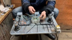 Проходной двухклавишный выключатель. Схема подключения. Принцип работы.
