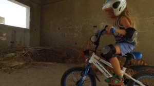 Тестируем детский велосипед с колесами 16 дюймов. Crosser bicycle crash test by Svetmen.