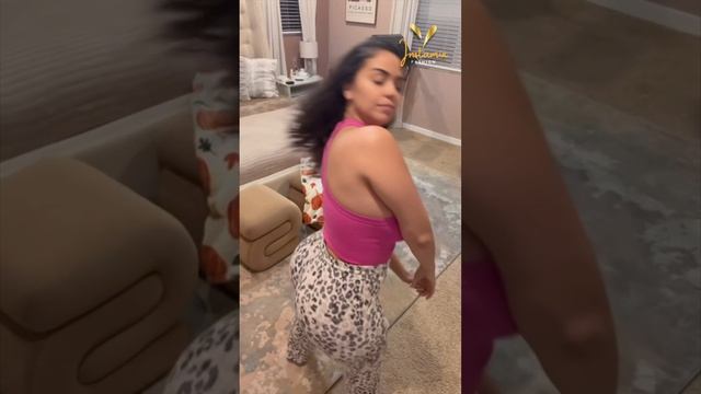 Jessenia Rebecca: Redefining Fashion for All Sizes смотреть онлайн