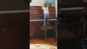 Шок! Вундеркинд. Малыш 1 год играет на пианино! Смотреть.