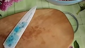 Салат из редиса и редисовой ботвы.