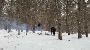 Холодный зимний бушкрафт   Готовлю уху и хлебную лепешку на костре   Одна в лесу