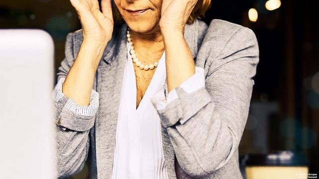 Бабушку заметил богатый мужчина, которого она накормила много лет назад, а потом… смотреть онлайн