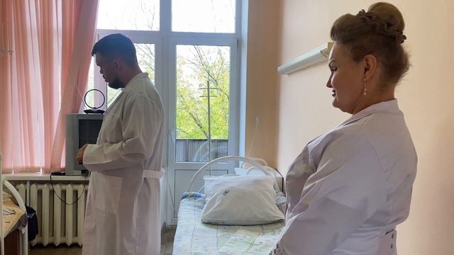 Главный врач ГАУЗ ГБ Орска в отделении гастроэнтерологии общается с пациентами смотреть онлайн