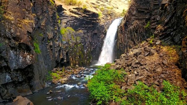 Idaho By Drone - Beyond Boise - Castle Rocks, Grand Tetons & More 4K Travel Footage смотреть онлайн