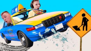 РАБОТАЕМ в ТАКСИ Зарабатываем в GTA5 ИГОРЬ и ПАПА Решили Срезать ПУТЬ