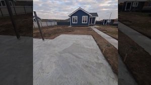 Заливка бетоном площадки под автомобиль.