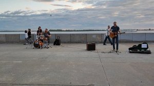 Гражданская оборона Все идет по плану.Константин Куприянов.Уличные музыканты.Архангельск. Набережна