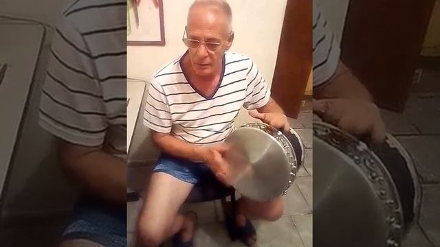 Instrumento criado com material de casa só pra fazer samba смотреть онлайн