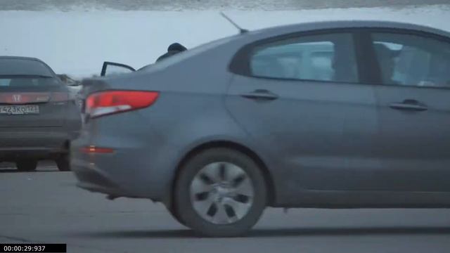 Погрузка телевизора размером 55 дюйма в Киа Спектра смотреть онлайн