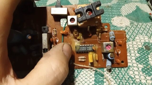 Современная кассетная магнитола. Положительные и отрицательные моменты. смотреть онлайн