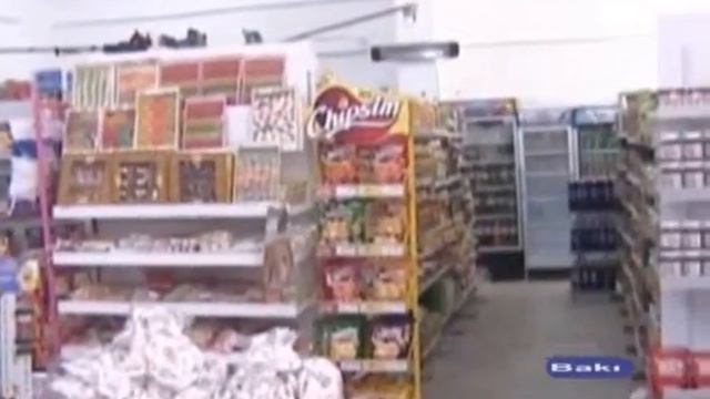 Bakıda "Şərab Evi"nə basqın edib,satıcının başına butulka vurdular.24.08.2015 смотреть онлайн