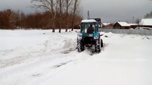 Чистка снега трактором МТЗ 82, погрузчиком пку 0,8