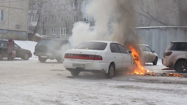 Что будет если отогревать машину неправильно ! Горит машина . смотреть онлайн
