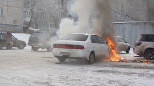 Что будет если отогревать машину неправильно ! Горит машина .