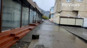 Последствия шторма в Сочи. Уничтожен пляж Русалочка. Обстановка на пляже сейчас 27 ноября 2023.