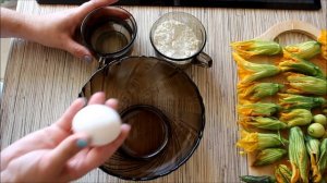 Жарим цветы тыквы Итальянское блюдо русская тыква. Темпура из цветов тыквы. 天ぷらの音の桜