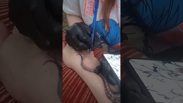 татуировка.. рука дрожит. совсем ни чего не чувствую.. смотреть онлайн