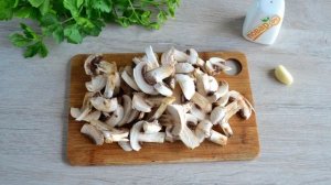 Салат с яичными блинчиками и шампиньонами