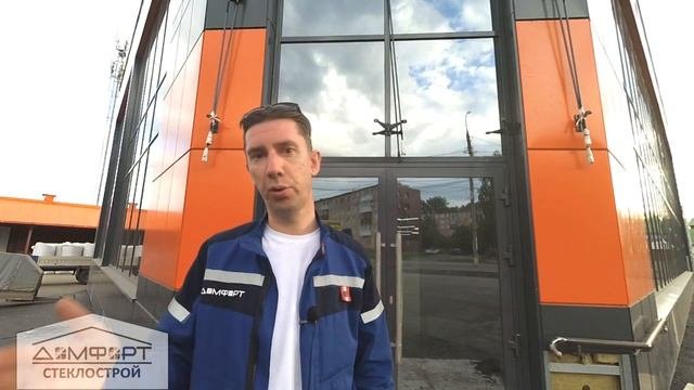 Стеклянный козырек на стеклянный и вентилируемый фасады