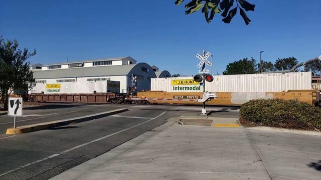 Sheridan Street Railroad Crossing, Corona, CA смотреть онлайн