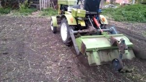 Двухразовая обработка почвы фрезой. Мототрактор Зубр 12QE