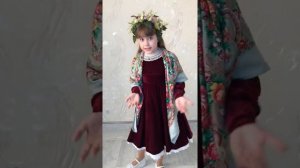 «На побывку едет молодой моряк». Исполняет Помошникова Вероника. 9 лет.