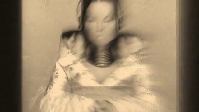 Bjork - Headphones (Glow Mix) смотреть онлайн