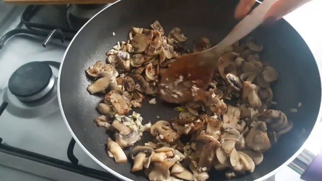 Шпинат с грибами. Как вкусно приготовить шпинат. Spinach / ıspanak Yemeği