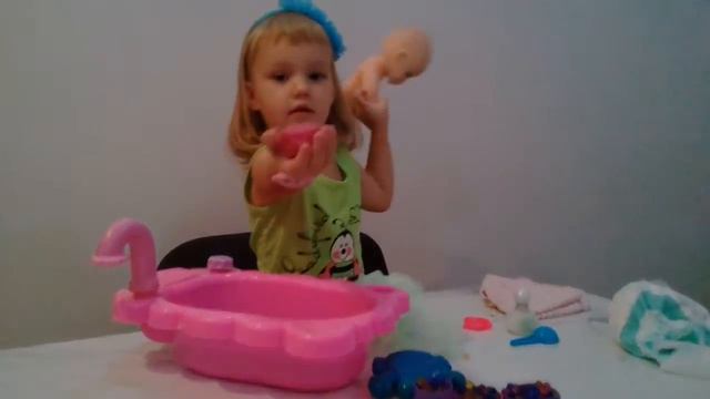 Шарики Orbeez купаем Гену малыша в ванночке.Канал для детей, Детский канал.Balls Orbeez Gene. смотреть онлайн