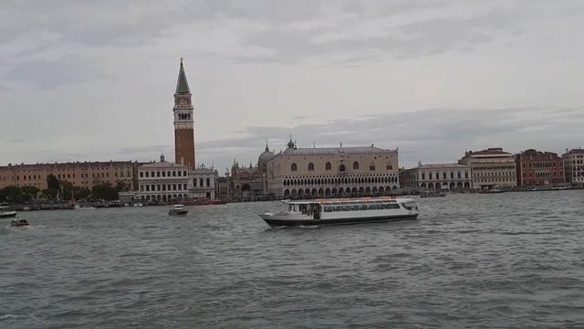 Водное такси в Венеции // Путешествия смотреть онлайн