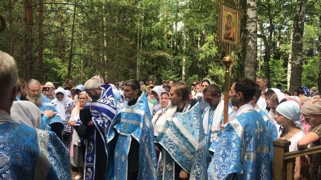 Крестный ход на озеро Светлояр во время праздника Владимирской Иконы Божией Матери