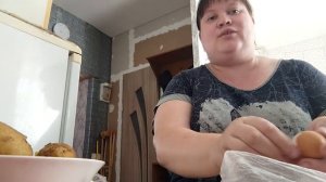 ПРОСТАЯ ЖИЗНЬ __ГОТОВИМ ОКРОШКУ _УБОРКА У ПАПЫ В КВАРТИРЕ