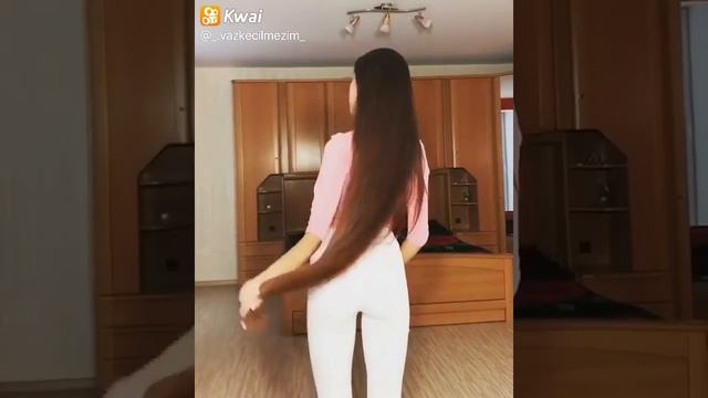 Очень шикарные длинные волосы у красивой девушки #Shorts #TikTok #Shorts #TikTok