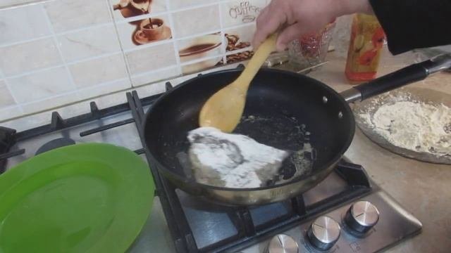 ОЧЕНЬ ПРОСТОЙ  ВКУСНЫЙ РЕЦЕПТ ЖАРИМ КАРАСЕЙ И ДЕЛАЕМ САЛАТ