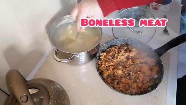 Суп с солёными лисичками. Soup with salted chanterelles. смотреть онлайн