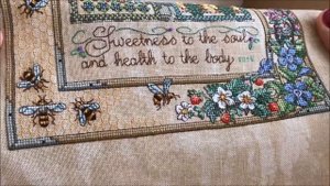 9. Вышивка крестиком. Готовые работы Sunflower sampler и Gathering Honey. Текущие процессы