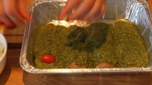 КУРИНЫЕ ГРУДКИ С СОУСОМ ПЕСТО,ПОМИДОРАМИ ЧЕРРИ И МОЦАРЕЛЛОЙ