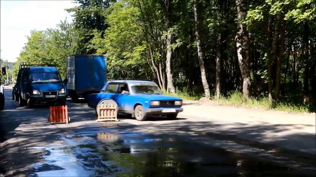 На улице Василевского латают ямы смотреть онлайн