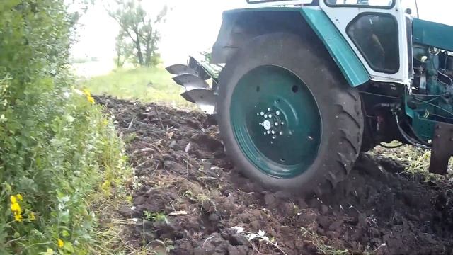 Пахота! ЮМЗ-6 поднимает целину! смотреть онлайн