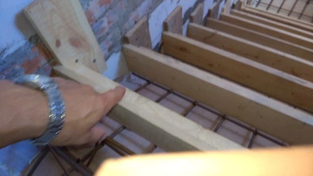 Опалубка и армирование бетонной лестницы в 2 этажа