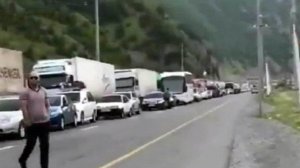 На границе Северной Осетии и Грузии у пункта пропуска "Верхний Ларс" образовалась огромная пробка