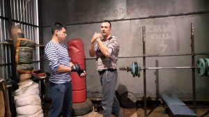 КАК НЕ УПАСТЬ В НОКАУТ ОТ ПЕРВОГО УДАРА НА УЛИЦЕ