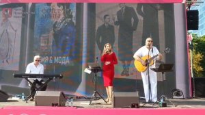 Как много девушек хороших