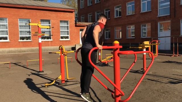 Кто больше за 1 минуту (подтягивание,брусья,отжимания) смотреть онлайн