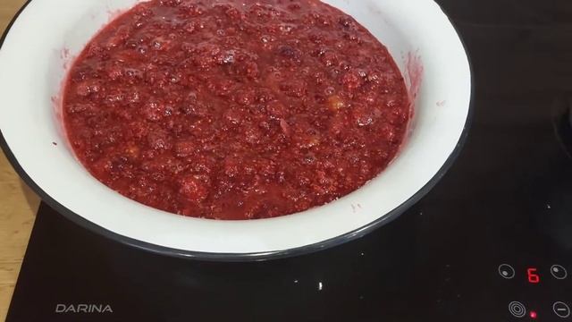 Очень вкусное, густое малиновое варенье!:-)