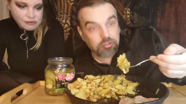 Мукбанг на Диване выпуск 287й. #жареннаякартошка #обжор #еда #еданакамеру #русскиймукбанг #mukbang смотреть онлайн