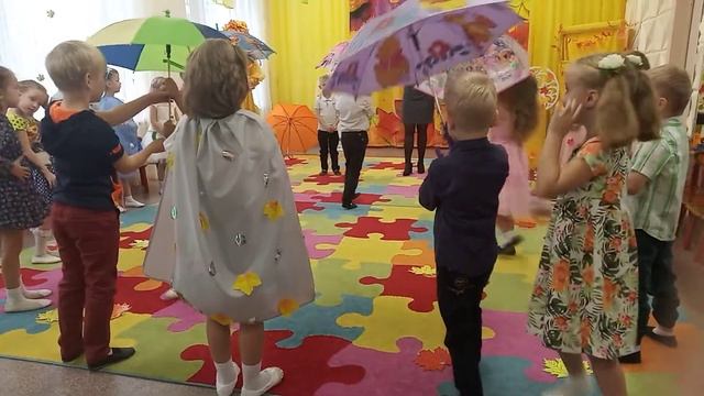 Юлия Селиверстова песня " Игра с зонтиками". смотреть онлайн